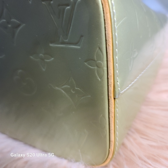 SALE - LOUIS VUITTON MONOGRAM LIME VERNIS BAG - FALL BACK SALE - Picture 3 of 9